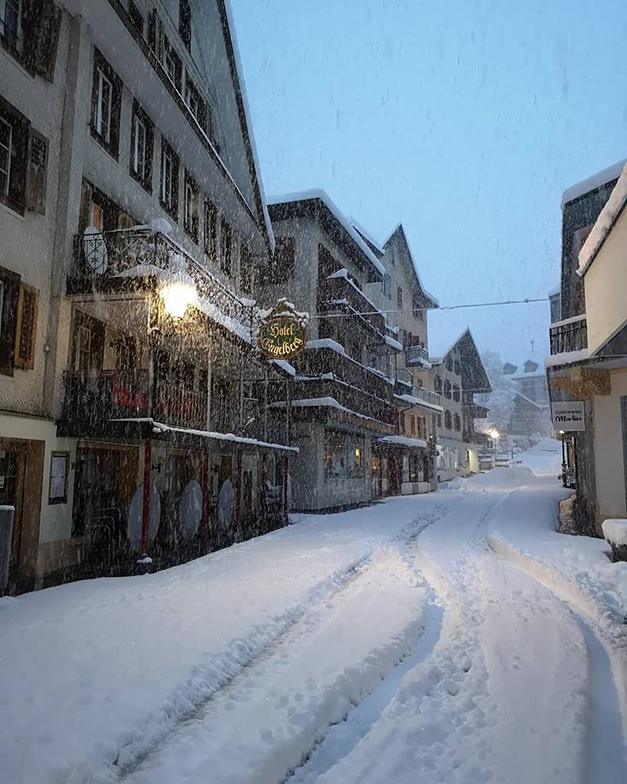 20cm in resort, 40cm at 2000m, Engelberg