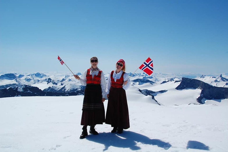 Norway's national day., Galdhøpiggen Sommerskisenter