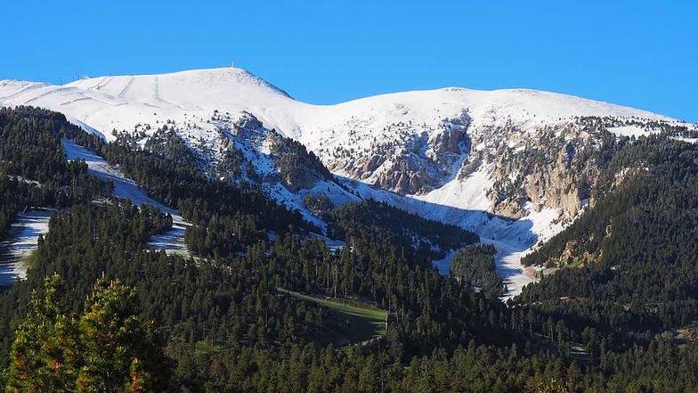 Lots of un-seasonal snow at areas now closed., Masella