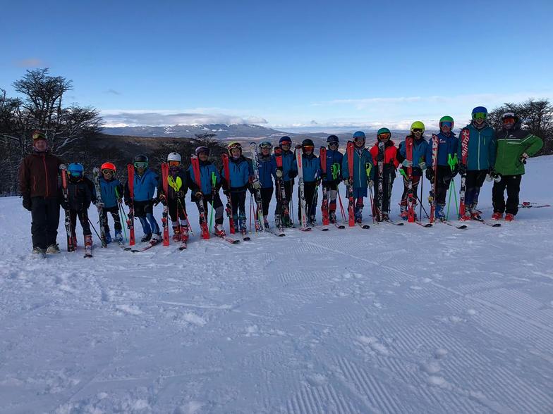 Parte del equipo Club Andino Escolar 2019, junto a sus entrenadores, El Fraile