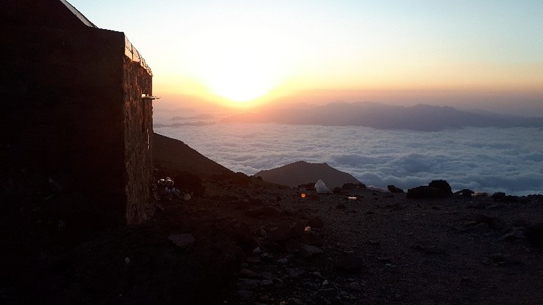 جانپناه تخت فریدون در شمال شرقی دماوند, Mount Damavand