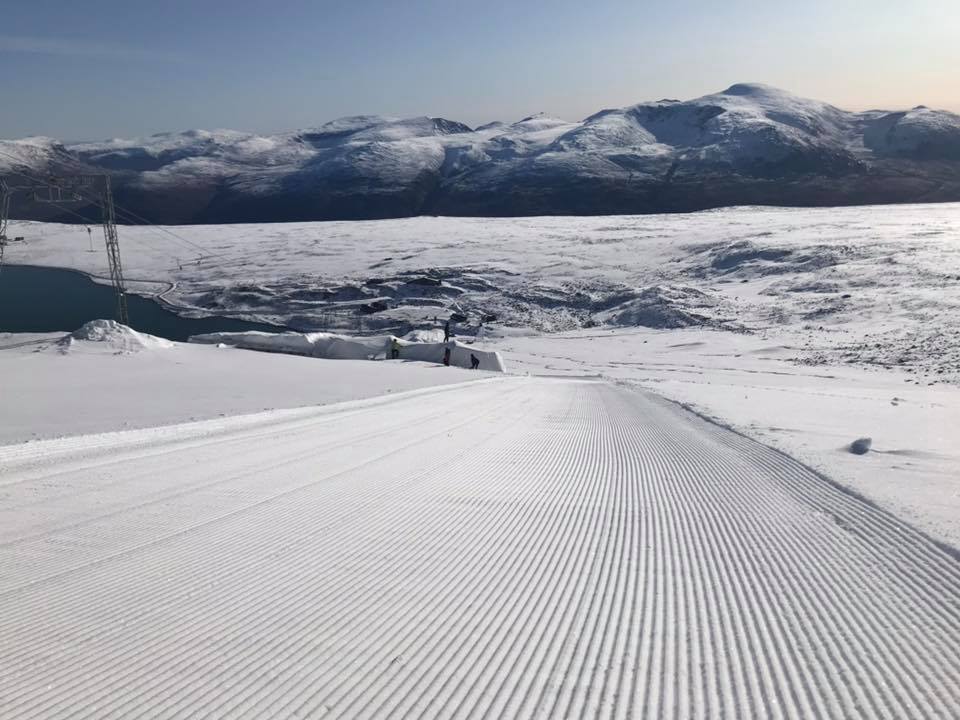 Re-opened, this weekend, earlier than expected after a 40cm snowfall, Galdhøpiggen Sommerskisenter