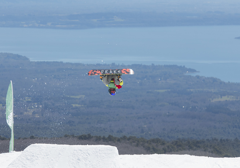 Lucas Tirado en big Jump, Villarrica-Pucon