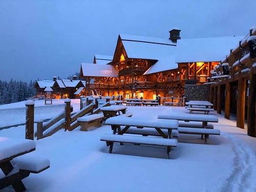 Lake Louise Ski Resort by: Snow Forecast Admin