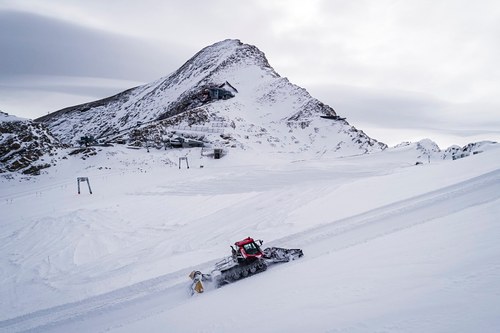 Stubai Glacier Ski Resort by: Snow Forecast Admin
