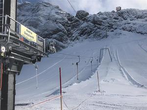 Now open for downhillers, Dachstein Glacier photo