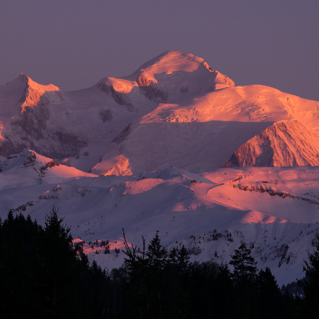 Aplenglow on Mont Blanc, Praz De Lys Sommand