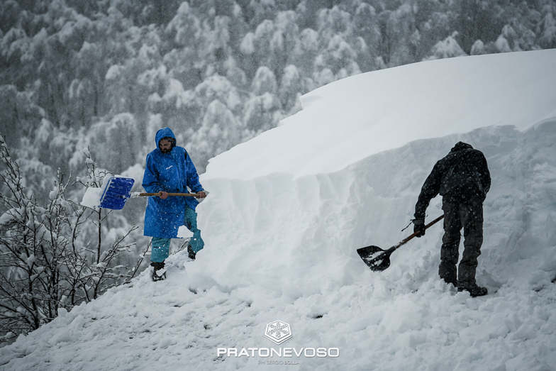 1.5 metres (5ft) of snow in latest storm, Mondolè (Prato Nevoso and Artesina)