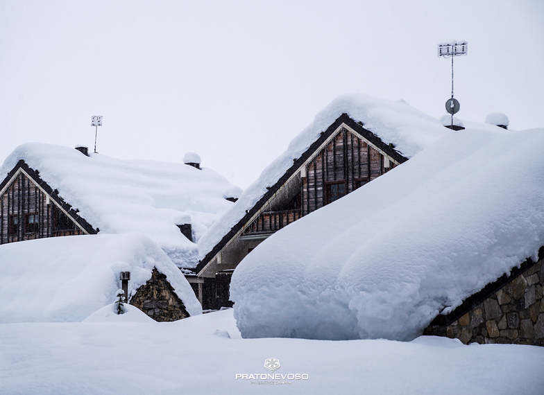 1.5 metres (5ft) of snow in latest storm, Mondolè (Prato Nevoso and Artesina)