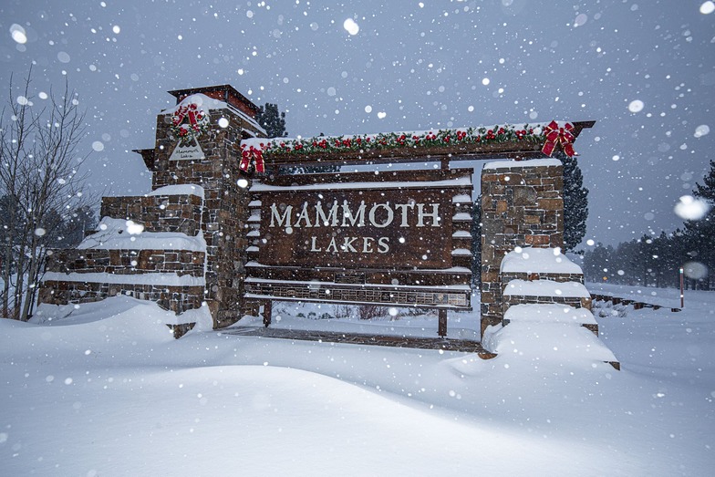 more than 60cm (2ft), Mammoth Mountain