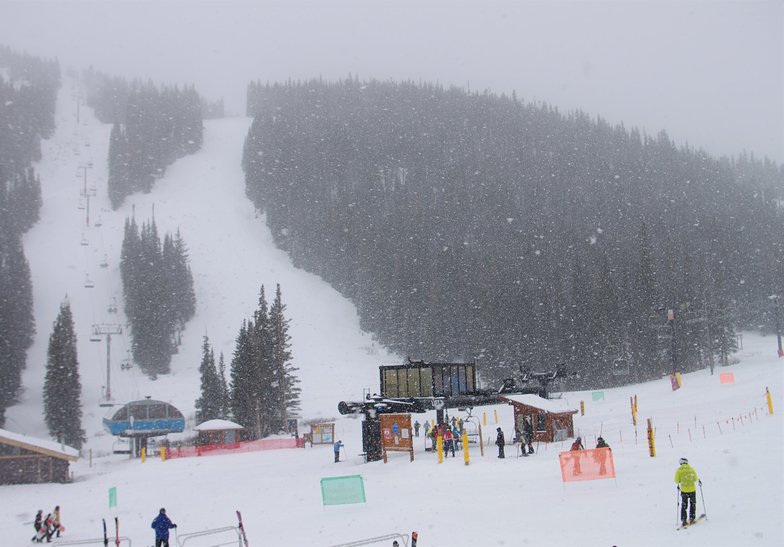 snowstorm could bring 12-24" (30-60cm), Loveland