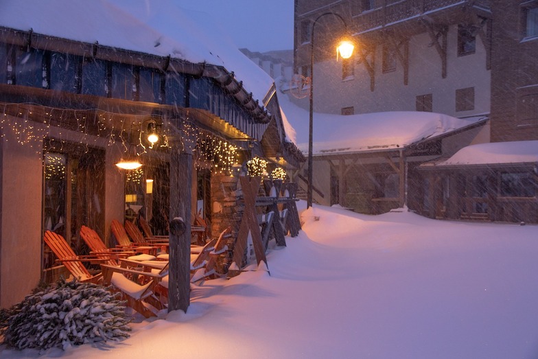 snowstorm in Alps brings 55cm (nearly 2 ft) so far, Val Thorens