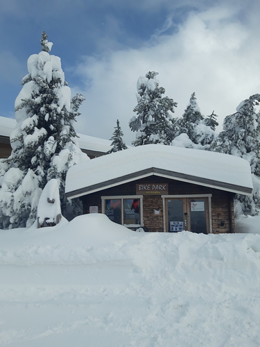 Les Angles Ski Resort by: Xavier Bonet