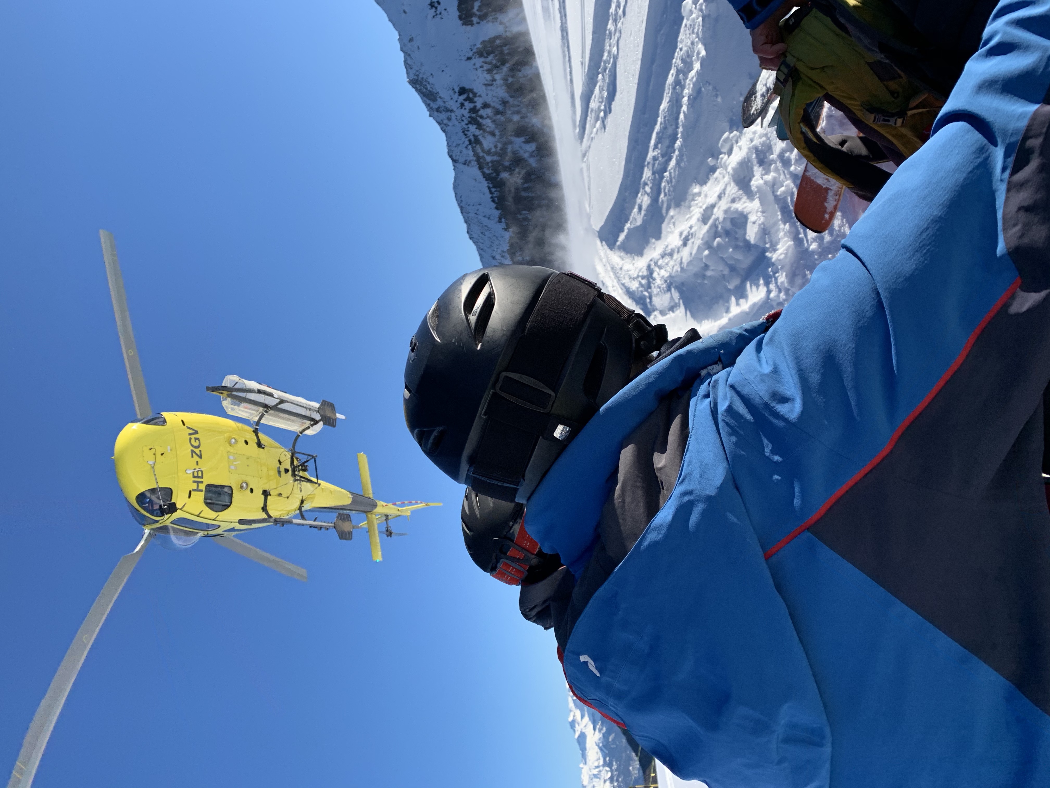 Heliskiing around Villars