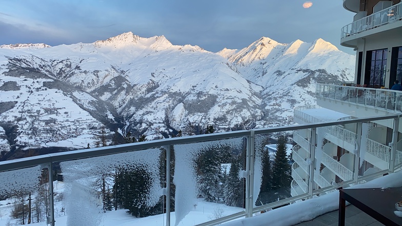 JUST THE MOUNTAINS & THE KING SUN, Les Arcs