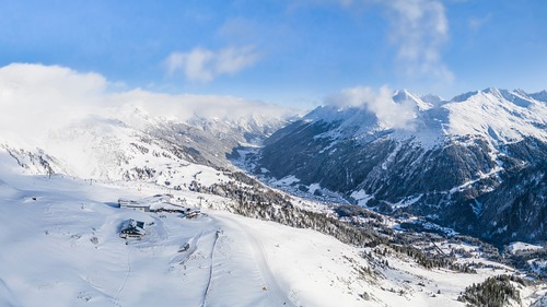 St. Anton Ski Resort by: tourist offical