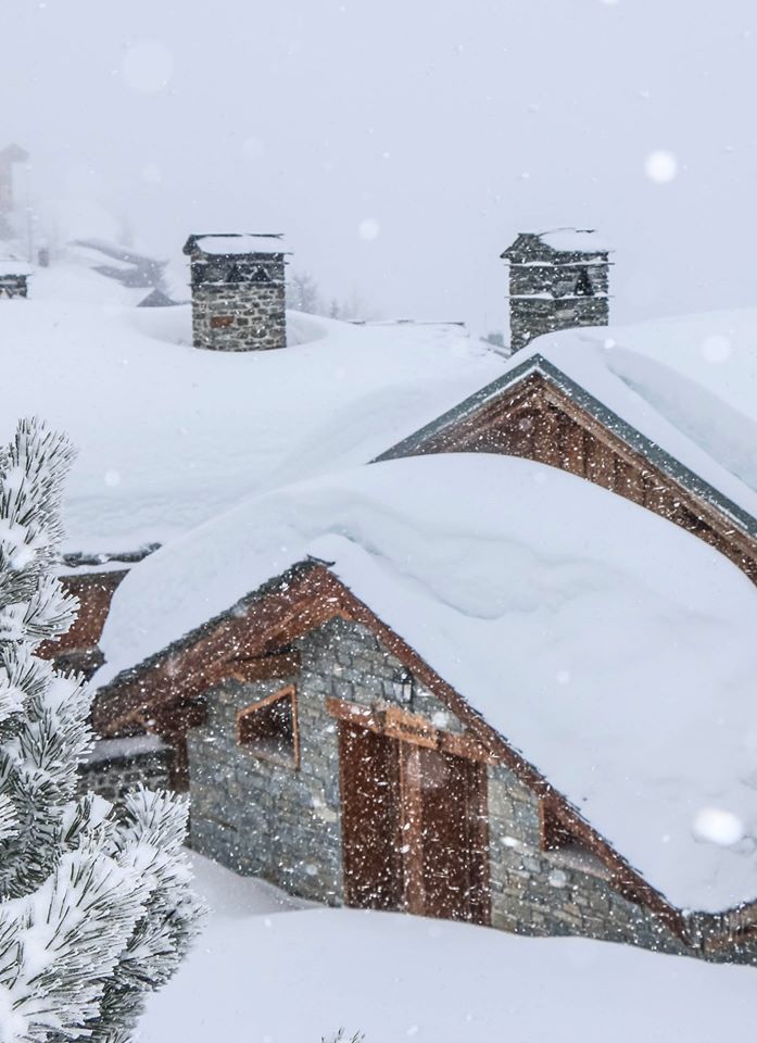 30cm here already during a major snowstorm in the Alps, La Rosière