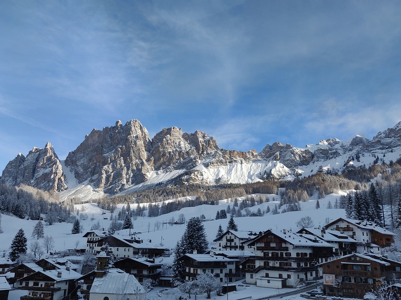 approx 15cm of fresh snow on the slopes, Cortina