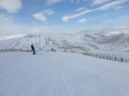 Glenshee Ski Resort by: dougiet33