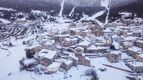 Les Angles Ski Resort by: tourist offical