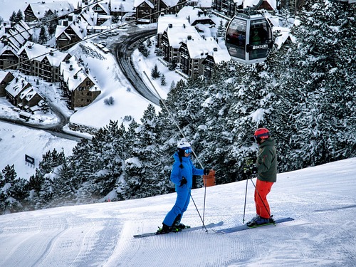 Baqueira/Beret Ski Resort by: tourist offical