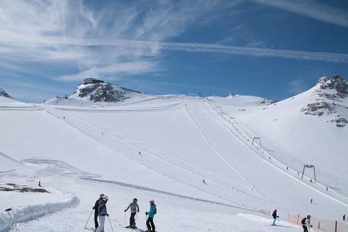 Dachstein Glacier Ski Resort by: tourist offical