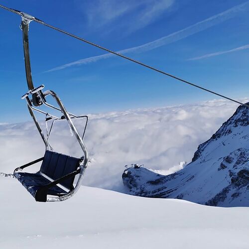 Gstaad Glacier 3000 Ski Resort by: tourist offical