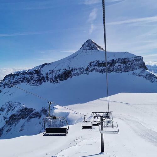 Gstaad Glacier 3000 Ski Resort by: tourist offical