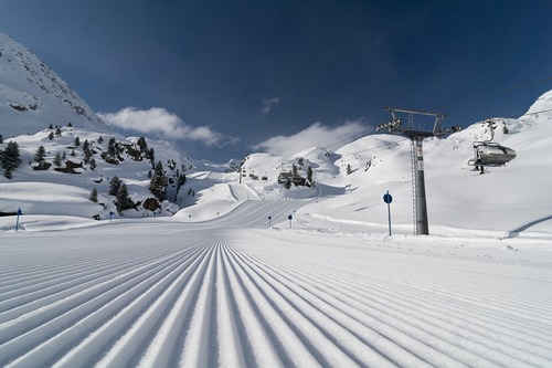 Kaunertal Ski Resort by: tourist offical