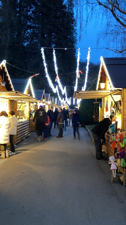 Outdoor market at Ax, Ax 3 Domaines