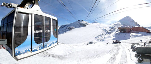 Passo Stelvio Ski Resort by: tourist offical