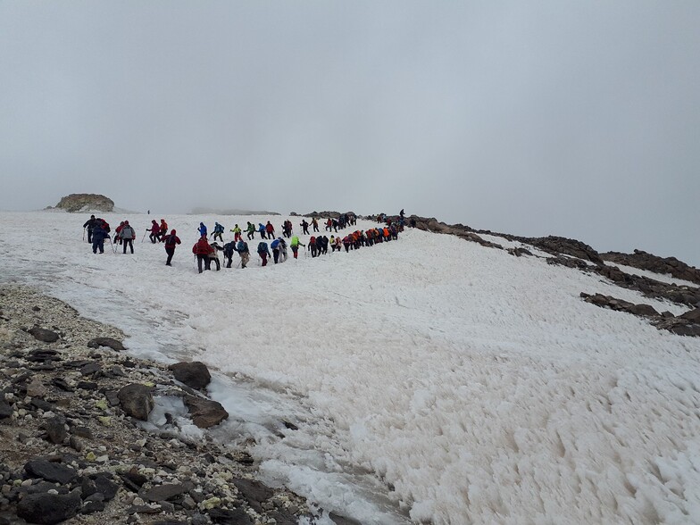 Lots of climbers, Mount Damavand