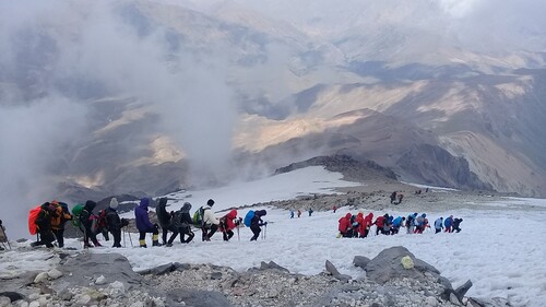 Mount Damavand Ski Resort by: ghasem ahmari