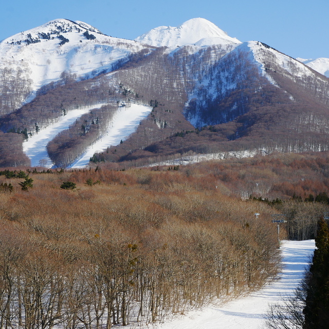 The Diamond Double chairlift on the flank of Mt Iwaki, Aomori Spring (Ajigasawa)