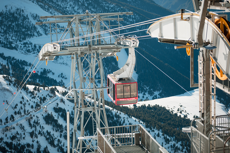 Pal Arinsal cable car, photo by Martin Imatge
