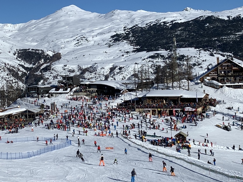 Serre Ratier on a sunny holiday morning, Serre Chevalier