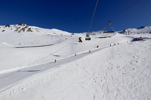 Mt Hutt Ski Resort by: 弓削 亮三