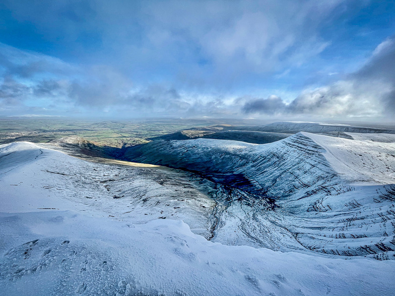 Pen-y-Fan snow