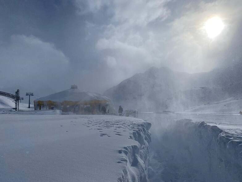Resorts are closed, Pitztal Glacier