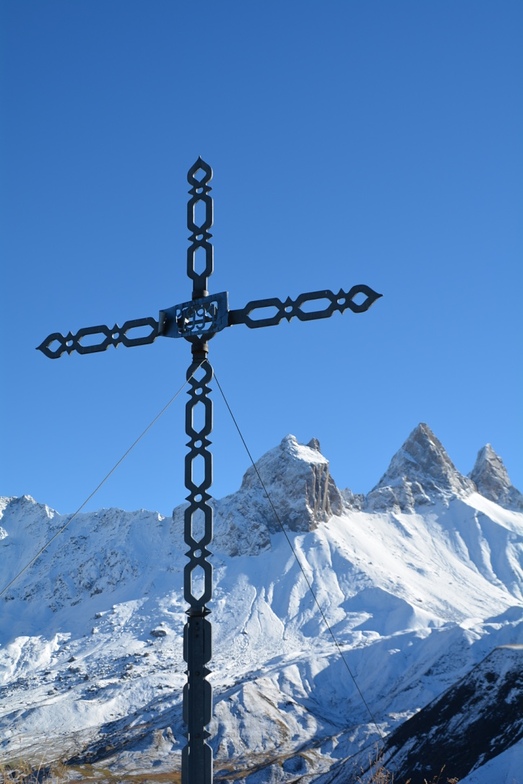 La croix de Bon Ventre, Albiez-Montrond
