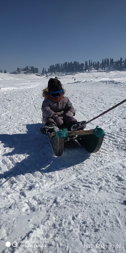 Gulmarg Ski Resort by: snowsafetygu