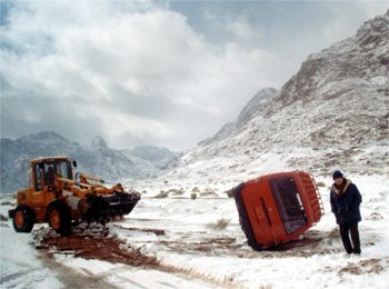 Car accident during a snowstorm, Egypt., Jabal Katherina
