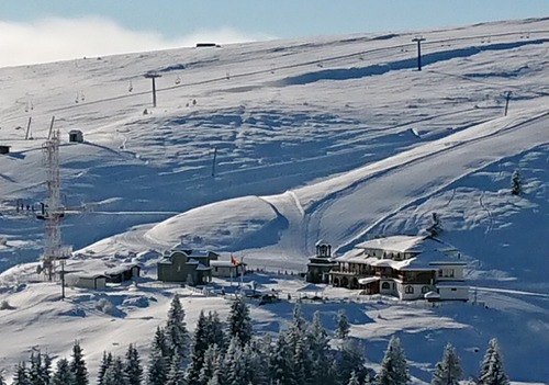 Popova Sapka Ski Resort by: Lon Demiri