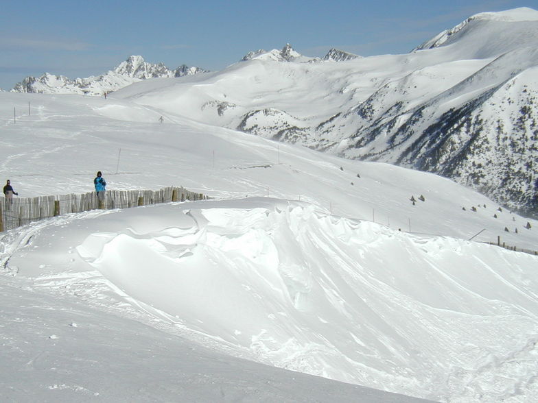 Snow overhang Soldeu, Grandvalira-Soldeu