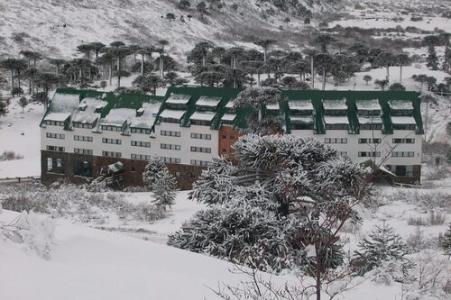 Caviahue Ski Resort by: Caviahue Farallon