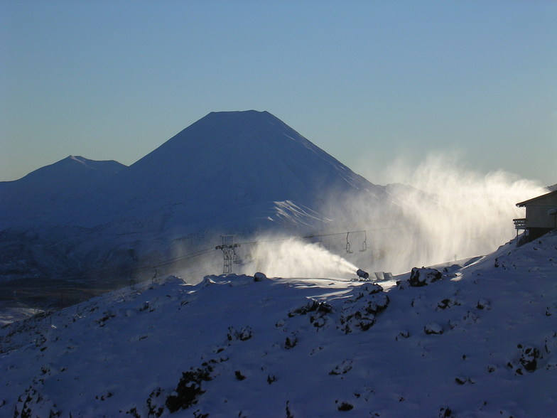 Snow making : Whakapapa : New Zealand