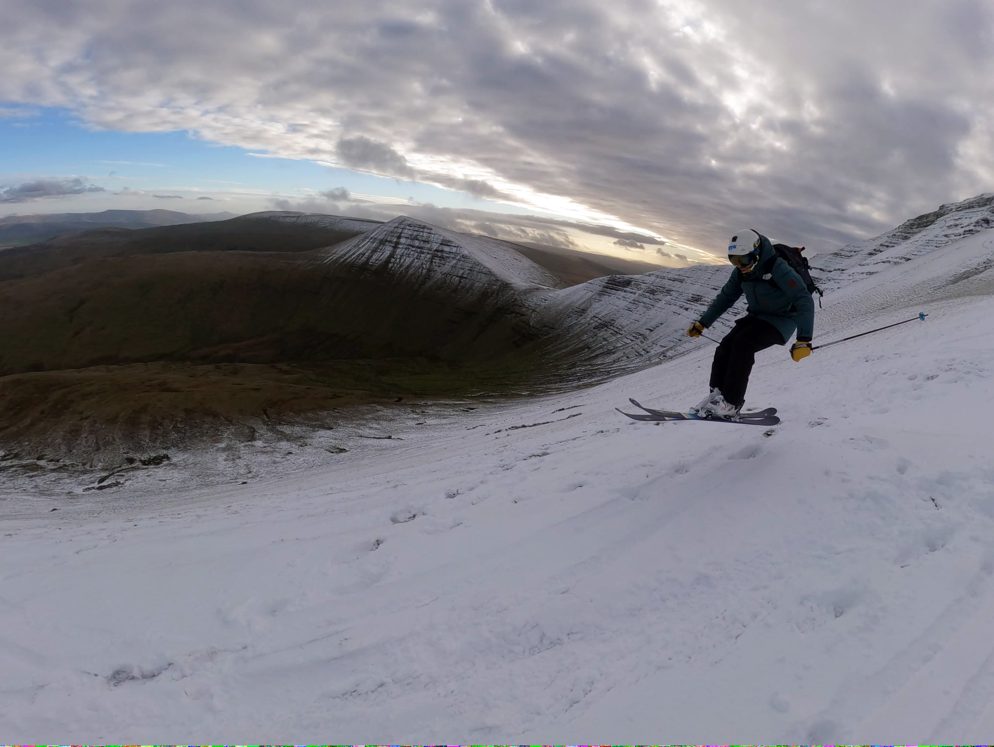 Skiing the ridgeline towards Cwm Gwdi., Pen-y-Fan