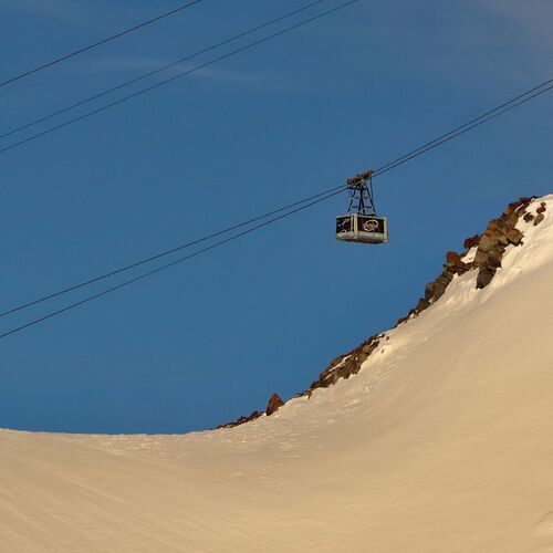 Alpe d'Huez Ski Resort by: Francois Longin