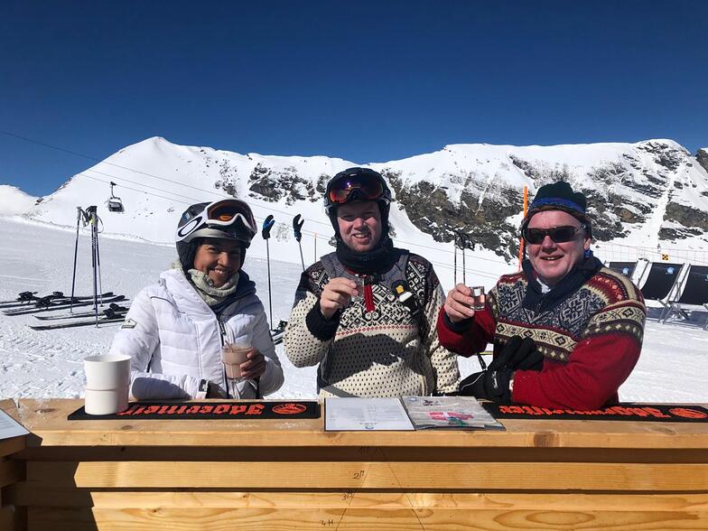 schnapps to celebrate a 5 star day, Mürren