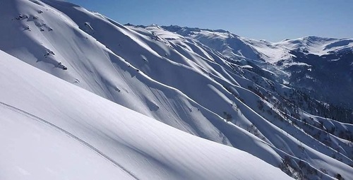 Gulmarg Ski Resort by: Zubair